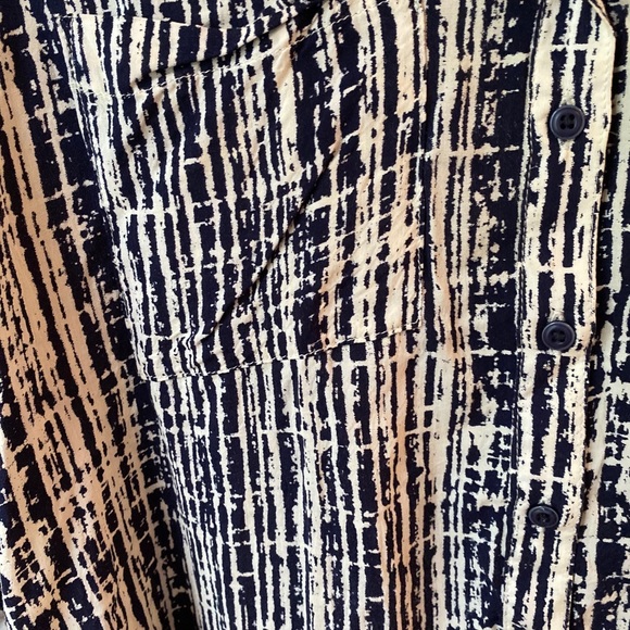 Beautiful patterned blouse - Picture 2 of 2